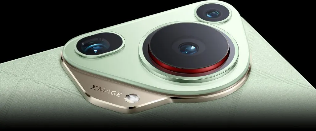 Huawei Pura 70 Ultra retractable camera lens